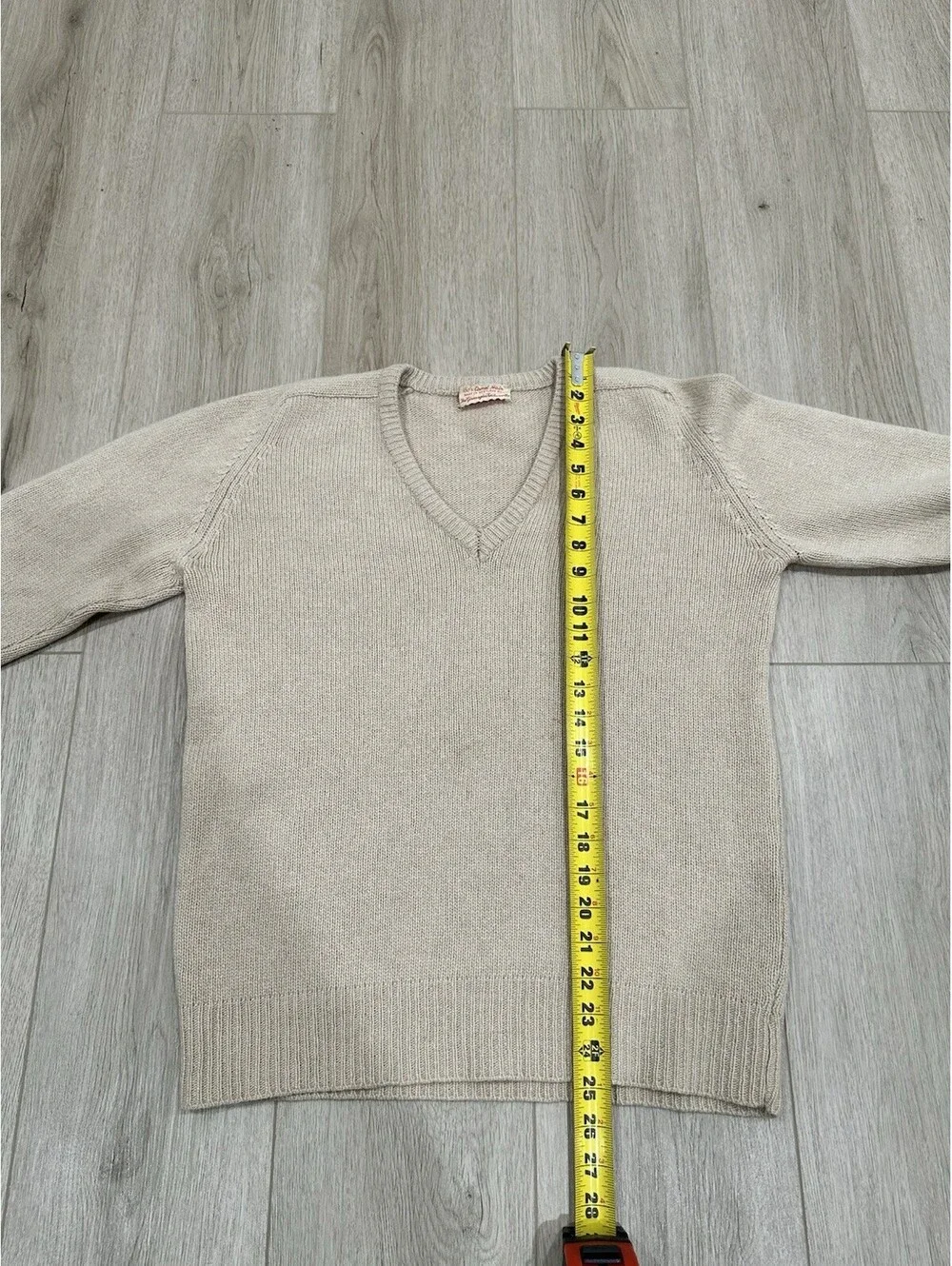 Gleneagles Knitwear Co. VTG V-neck Sweater 100% Camel hair Scotland